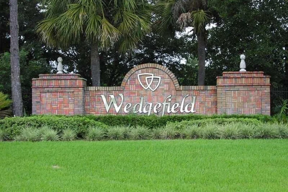 Wedgefield neighborhood entrance sign in Orlando, Florida – AbracadaClean local cleaning services