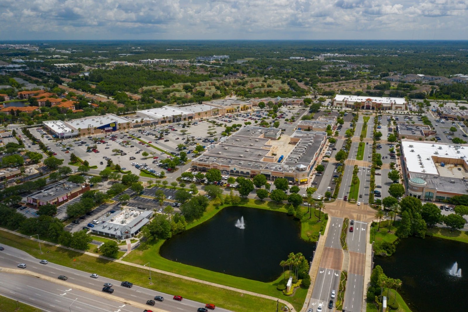 Aerial view of Waterford Lakes, FL – trusted home cleaning by AbracadaClean for families and busy professionals.